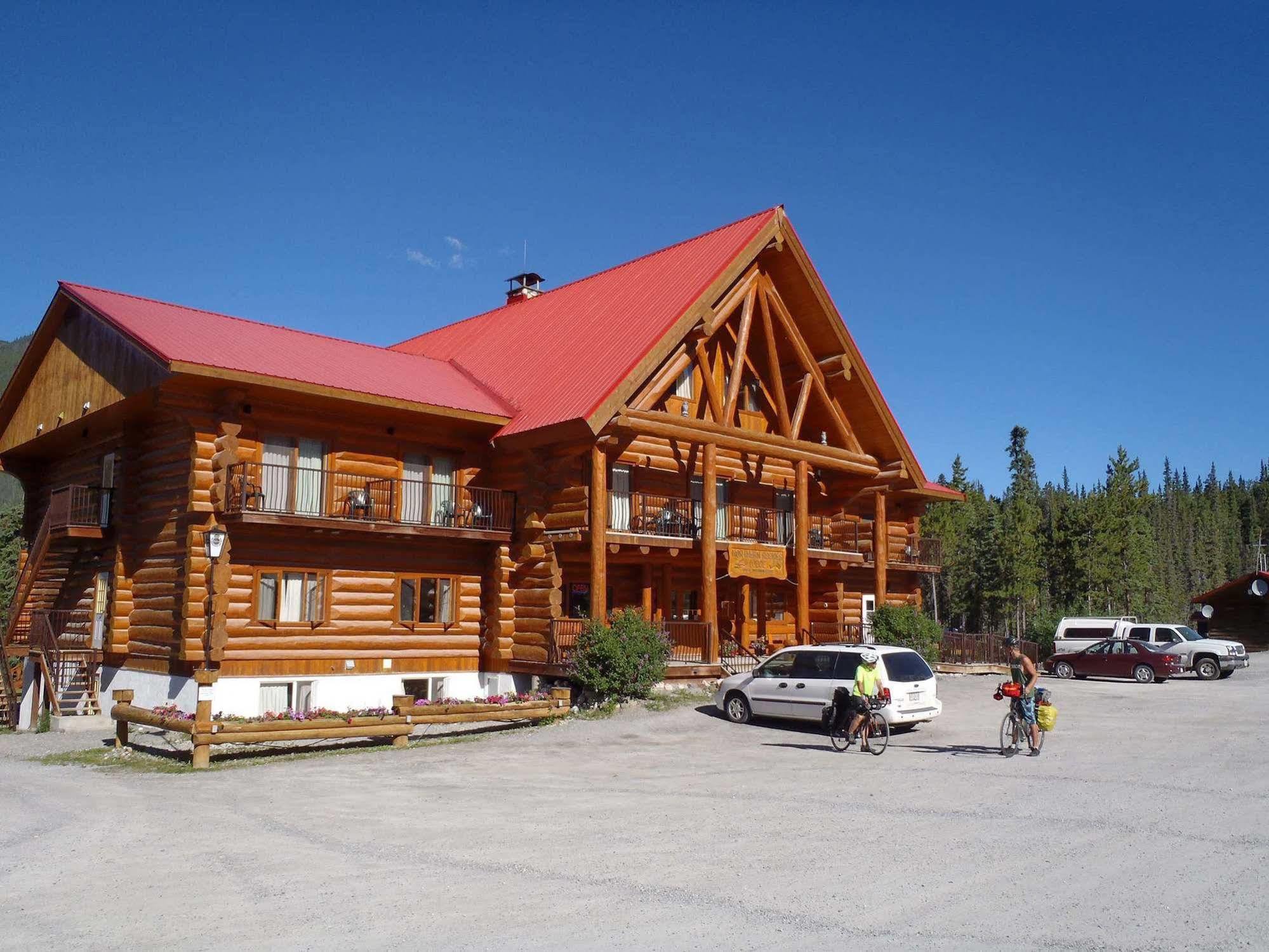 Northern Rockies Lodge Muncho Lake Exterior foto
