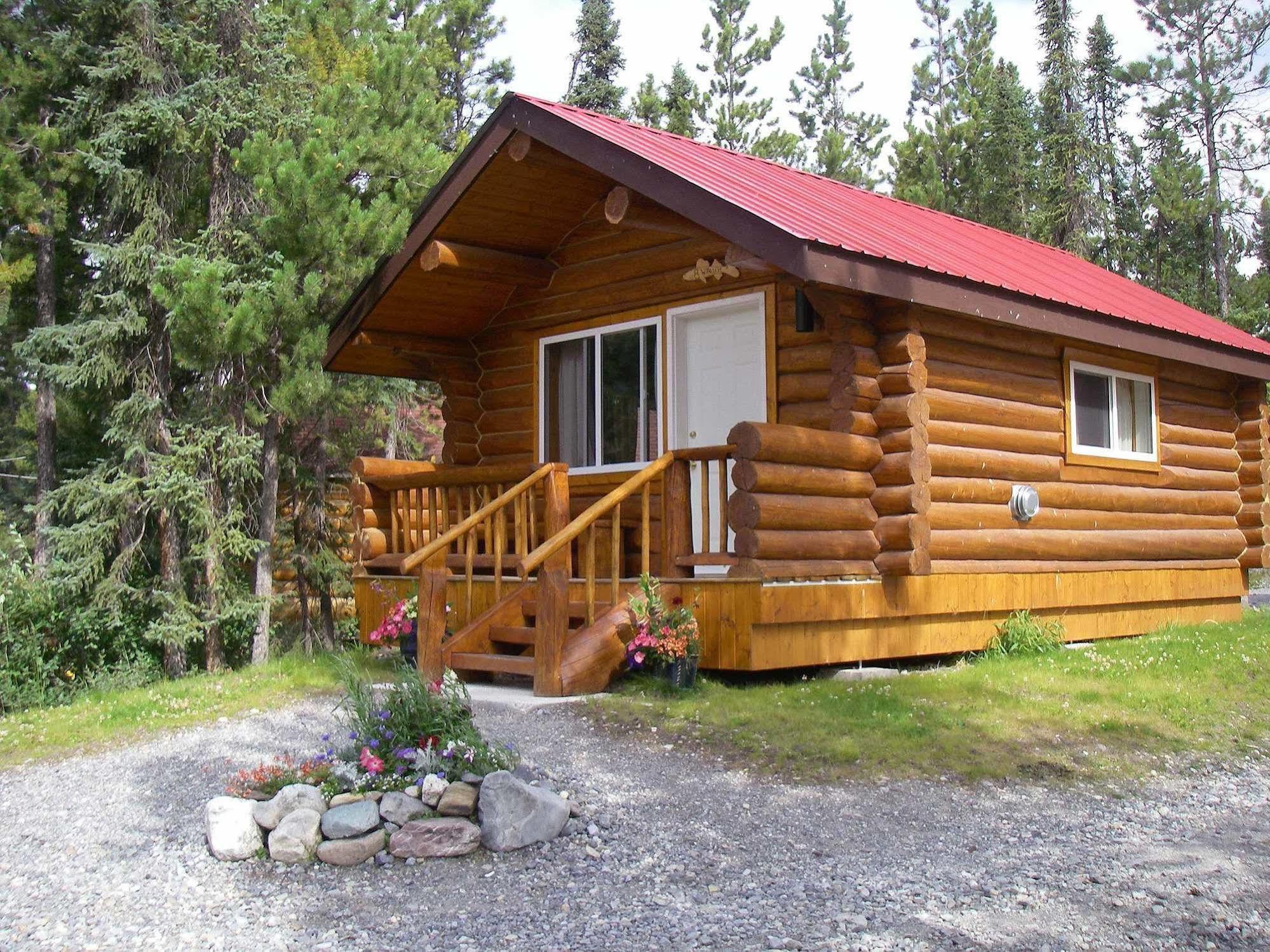 Northern Rockies Lodge Muncho Lake Exterior foto